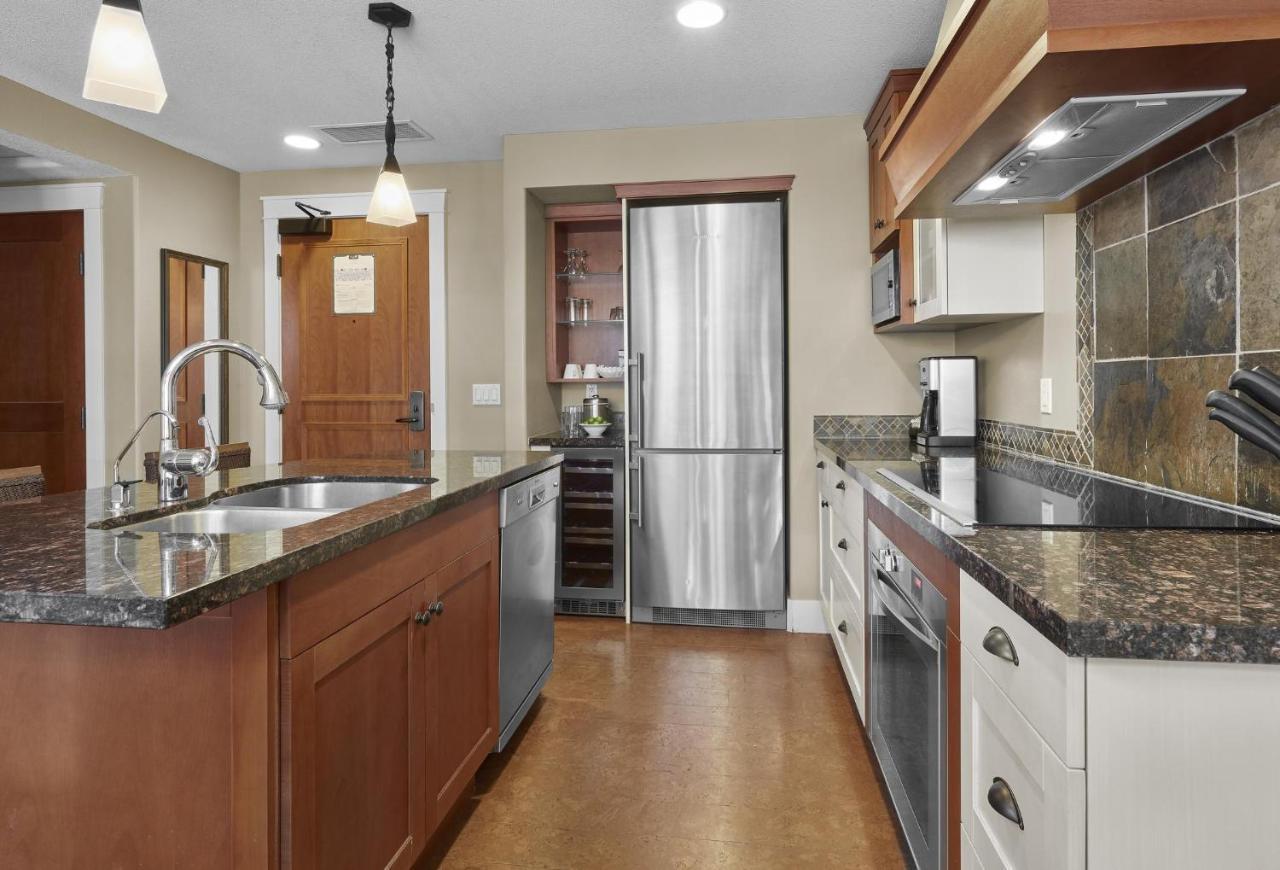 Star Suite -Luxurious Condo With 3 Fireplaces, And Open Pool! Canmore Exterior photo